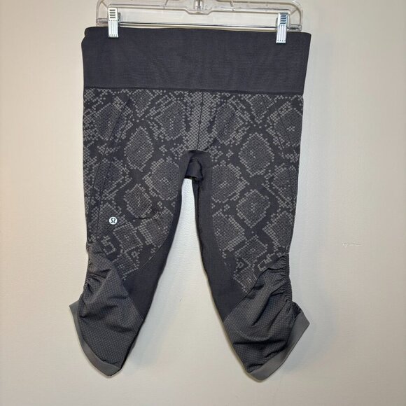 Lululemon In The Flow Ruched Crop Leggings Snake Print, Size 10 - Picture 2 of 10